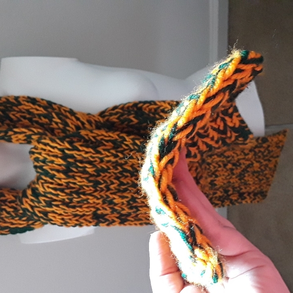 Orange and green rib knit scarf - Picture 3 of 3